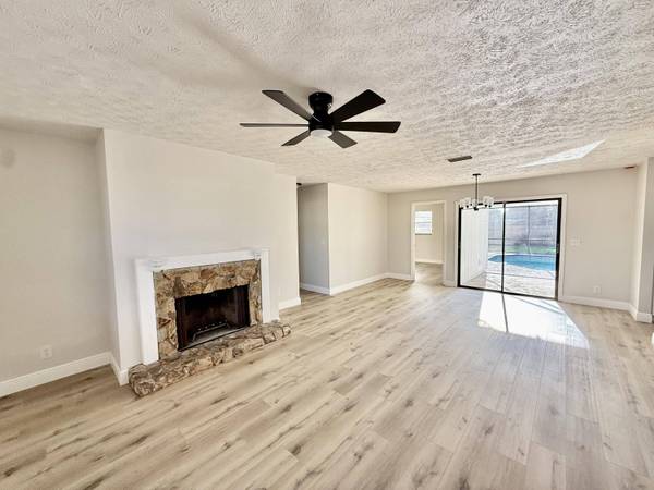 1722 SE Biddle LN, Port Saint Lucie, FL 34983