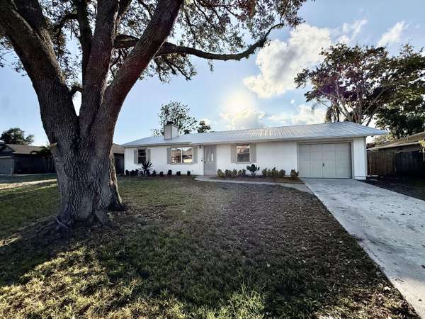 1722 SE Biddle LN, Port Saint Lucie, FL 34983