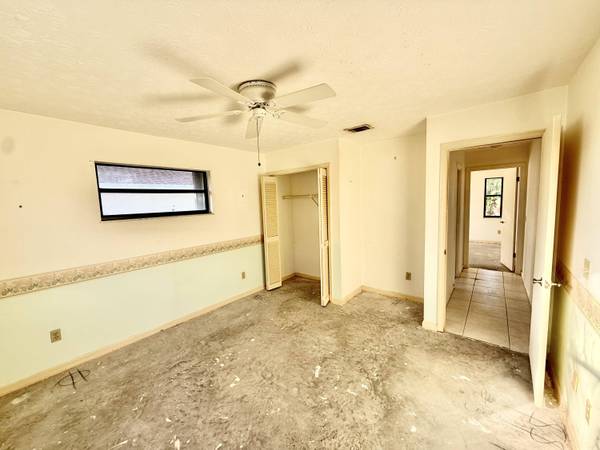 933 SE Streamlet AVE, Port Saint Lucie, FL 34983