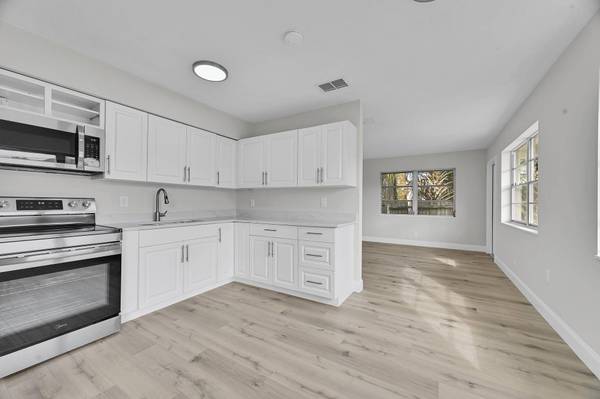 8487 SE Begonia WAY, Hobe Sound, FL 33455