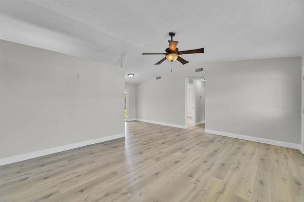 520 NW Azalea AVE, Port St Lucie, FL 34983