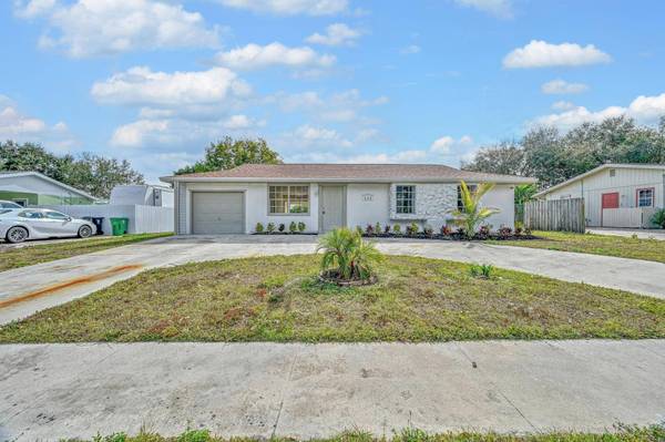 434 NE Electra AVE, Port St Lucie, FL 34983