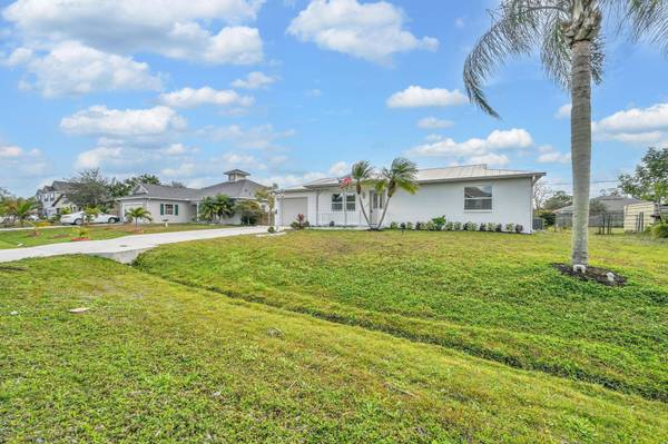520 NW Azalea AVE, Port St Lucie, FL 34983
