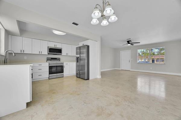 434 NE Electra AVE, Port St Lucie, FL 34983