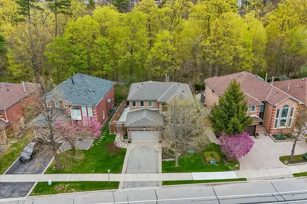 1257 MCCRANEY ST E, Oakville, ON L6H 3A3
