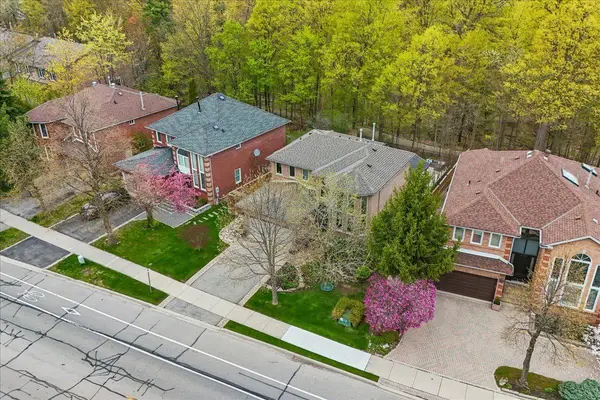 1257 MCCRANEY ST E, Oakville, ON L6H 3A3