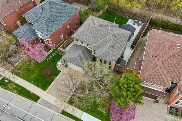 1257 MCCRANEY ST E, Oakville, ON L6H 3A3