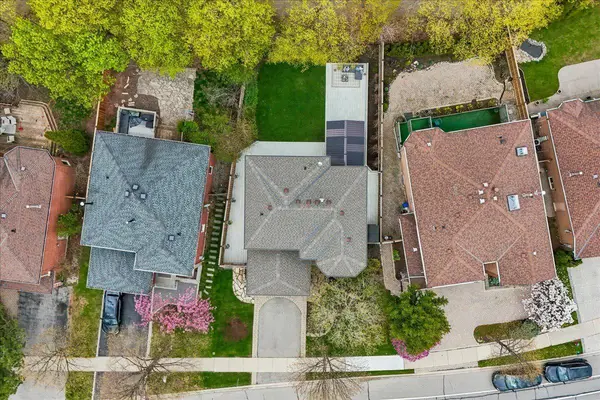 1257 MCCRANEY ST E, Oakville, ON L6H 3A3