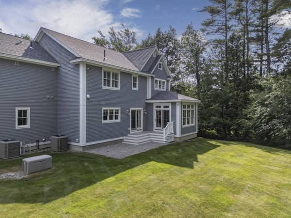 10 Paddock WAY, Falmouth, ME 04105