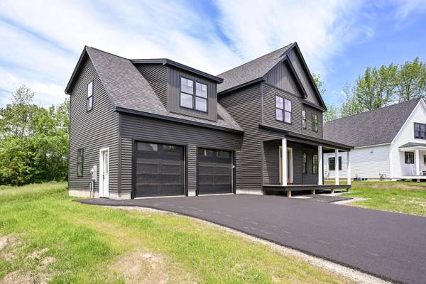 8 Constellation WAY, Falmouth, ME 04105