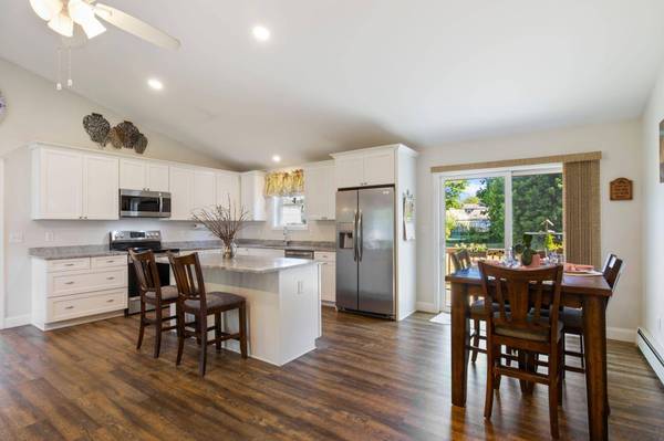 14 Sunset AVE, North Berwick, ME 03906