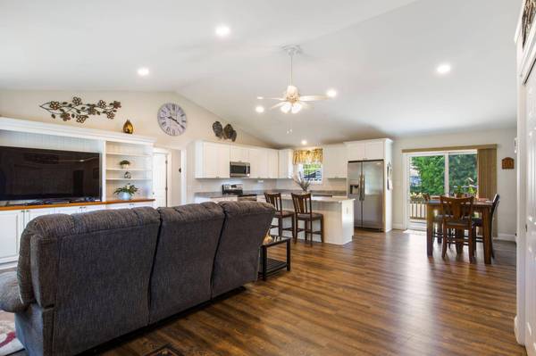 14 Sunset AVE, North Berwick, ME 03906