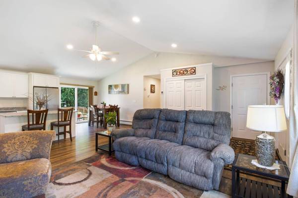 14 Sunset AVE, North Berwick, ME 03906
