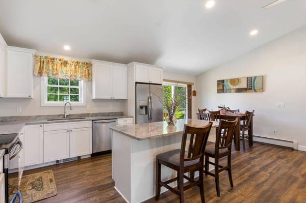 14 Sunset AVE, North Berwick, ME 03906