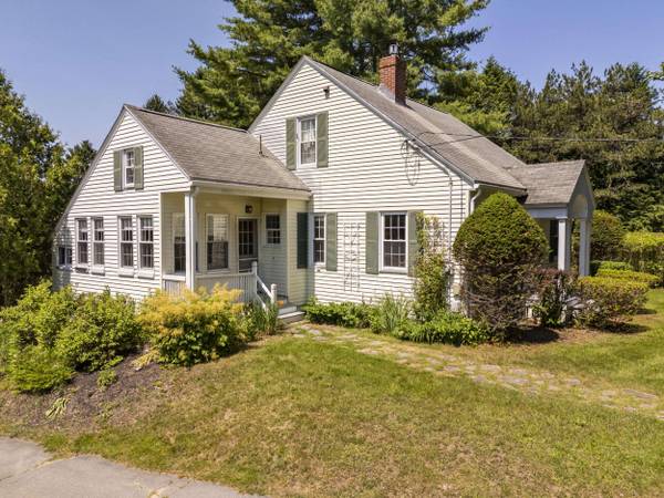 208 Falmouth RD, Falmouth, ME 04105