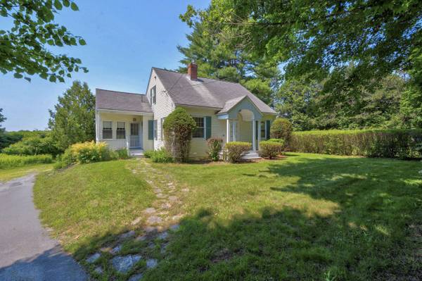 208 Falmouth RD, Falmouth, ME 04105