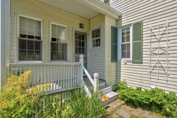 208 Falmouth RD, Falmouth, ME 04105