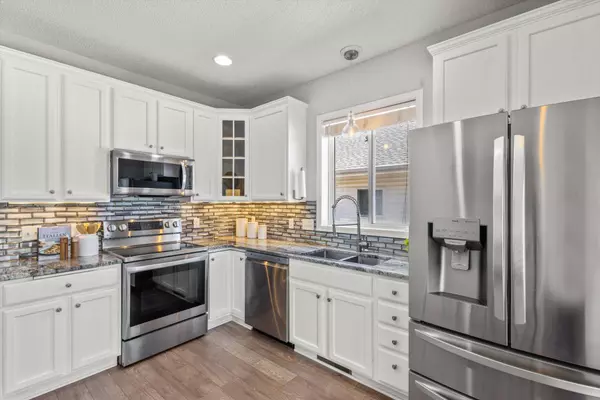 280 Blue Heron LN, Woodbury, MN 55125