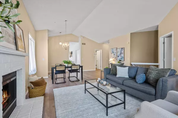 280 Blue Heron LN, Woodbury, MN 55125