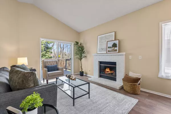 280 Blue Heron LN, Woodbury, MN 55125