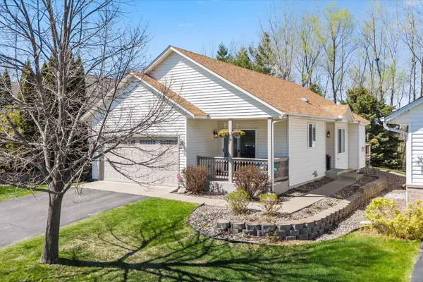 280 Blue Heron LN, Woodbury, MN 55125