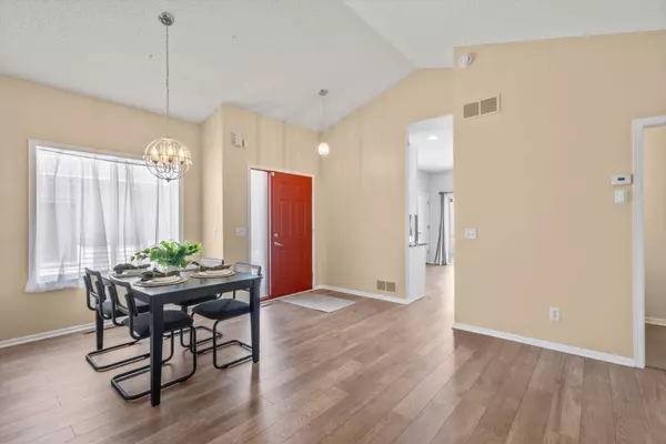 280 Blue Heron LN, Woodbury, MN 55125