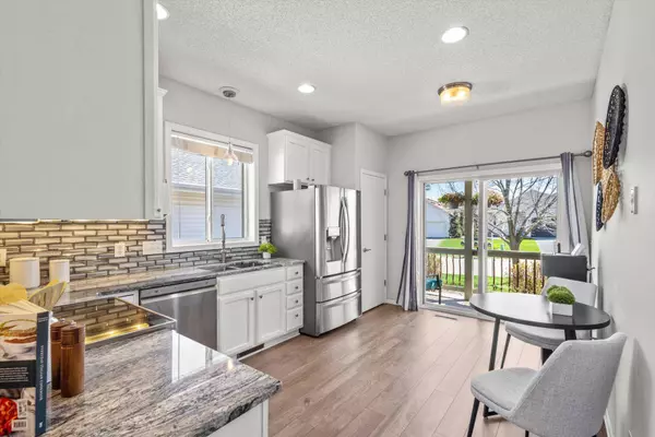 280 Blue Heron LN, Woodbury, MN 55125