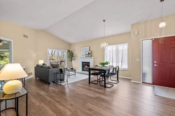 280 Blue Heron LN, Woodbury, MN 55125