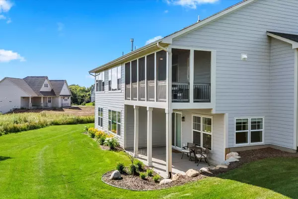 719 Mount Curve, Hudson, WI 54016