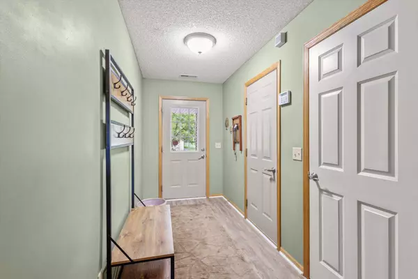 3123 Legacy LN, Woodbury, MN 55129