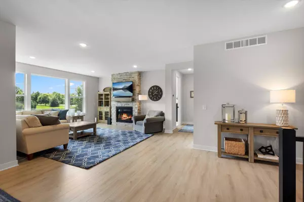 719 Mount Curve, Hudson, WI 54016