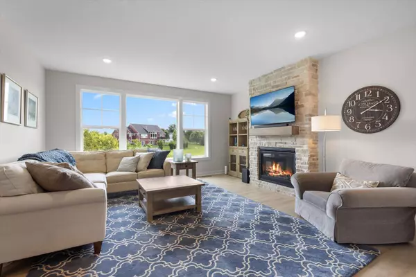 719 Mount Curve, Hudson, WI 54016