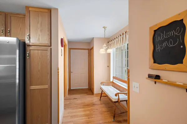 592 Lake View DR, Woodbury, MN 55129