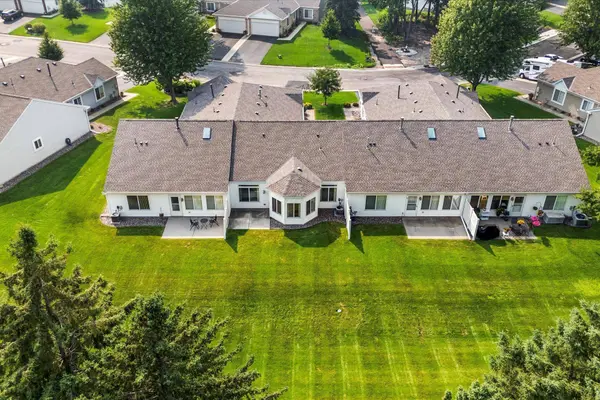 592 Lake View DR, Woodbury, MN 55129