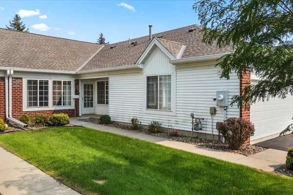 592 Lake View DR, Woodbury, MN 55129