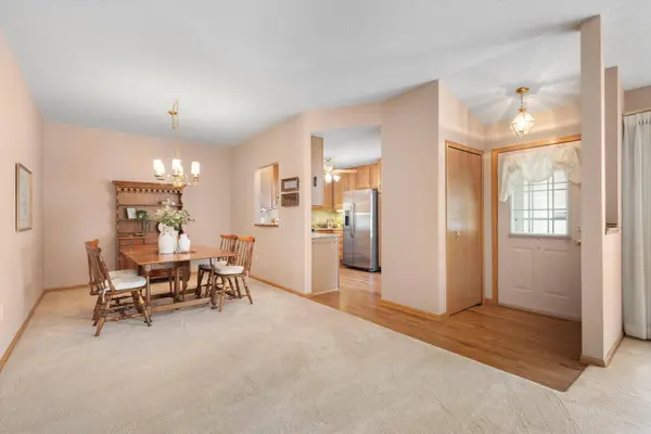 592 Lake View DR, Woodbury, MN 55129