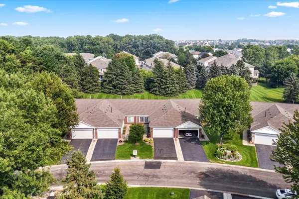 592 Lake View DR, Woodbury, MN 55129