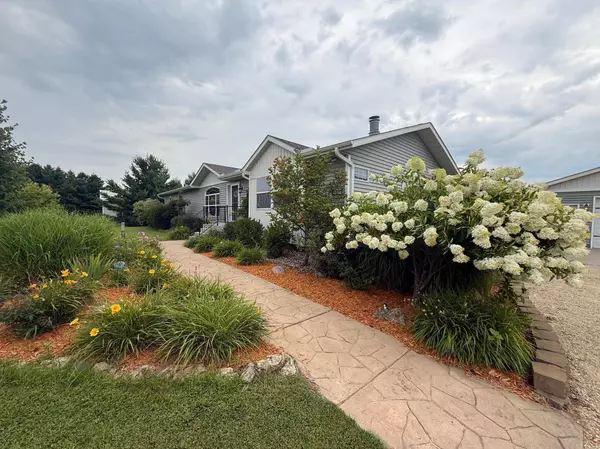 599 90th ST #A, Kinnickinnic Twp, WI 54016