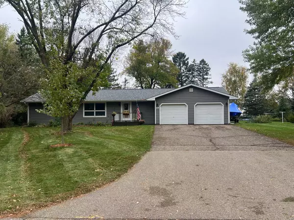 961 N Shore DR, New Richmond, WI 54017