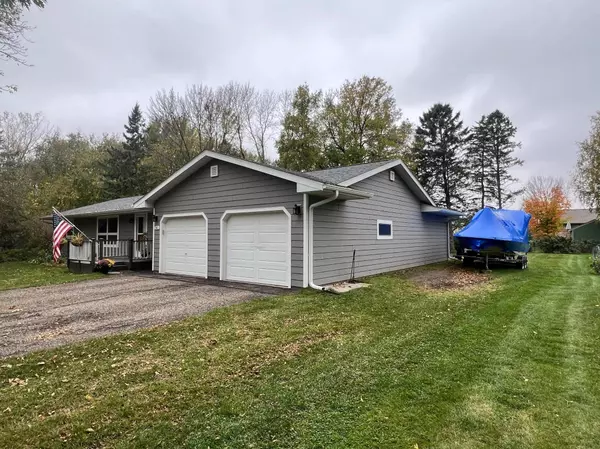 961 N Shore DR, New Richmond, WI 54017