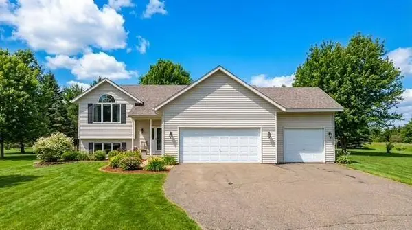 602 Summerfield CIR, Hudson, WI 54016