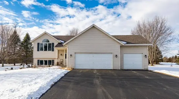 602 Summerfield CIR, Hudson, WI 54016