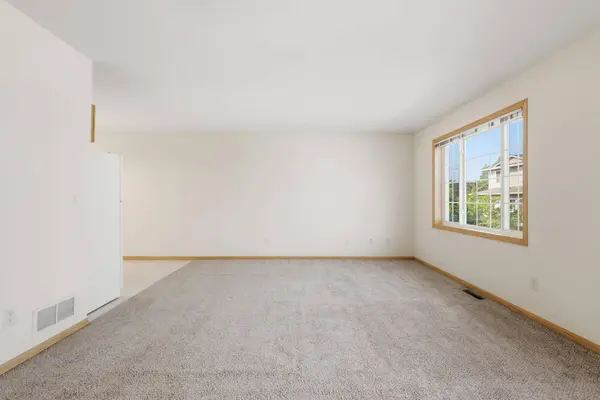 1587 County Road D E, Maplewood, MN 55109