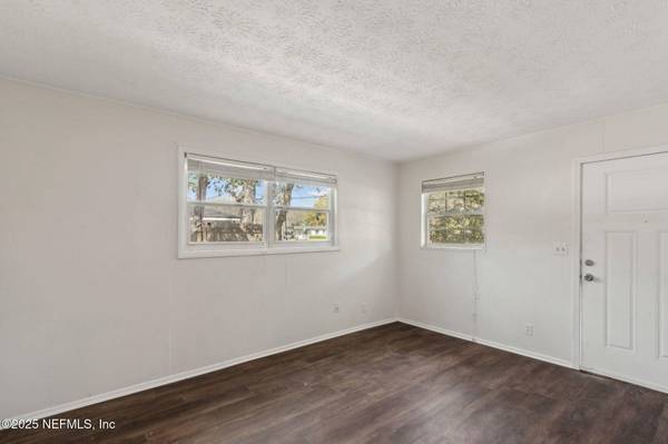 7014 CHRISTOPHER ROBIN DR, Jacksonville, FL 32210