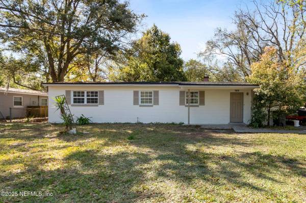 7014 CHRISTOPHER ROBIN DR, Jacksonville, FL 32210