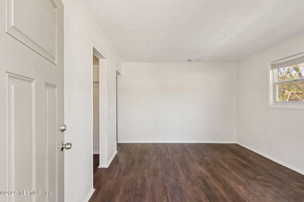 7014 CHRISTOPHER ROBIN DR, Jacksonville, FL 32210