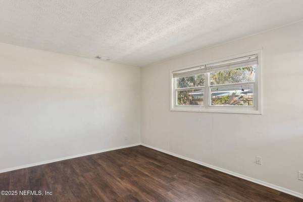 7014 CHRISTOPHER ROBIN DR, Jacksonville, FL 32210