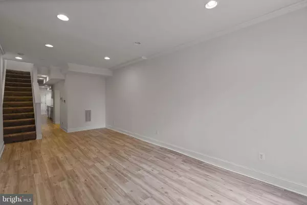 121 S POPPLETON ST, Baltimore, MD 21201