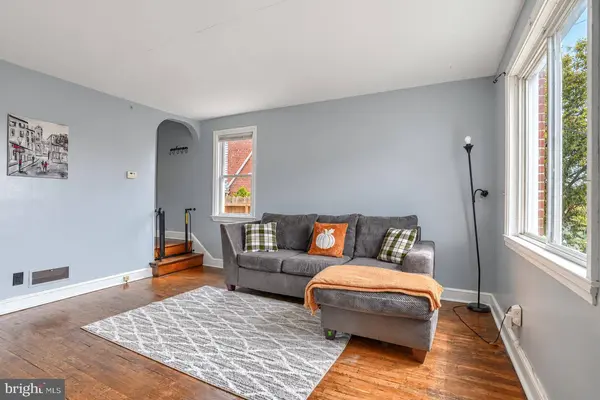 8338 OAKLEIGH RD, Parkville, MD 21234
