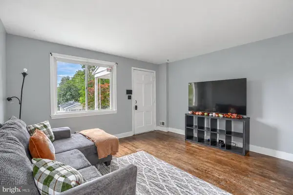 8338 OAKLEIGH RD, Parkville, MD 21234